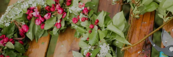 Lag en blomsterkrans til St. Hans i Fåbro Hage