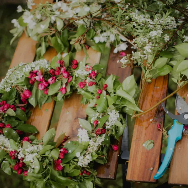 Lag en blomsterkrans til St. Hans i Fåbro Hage