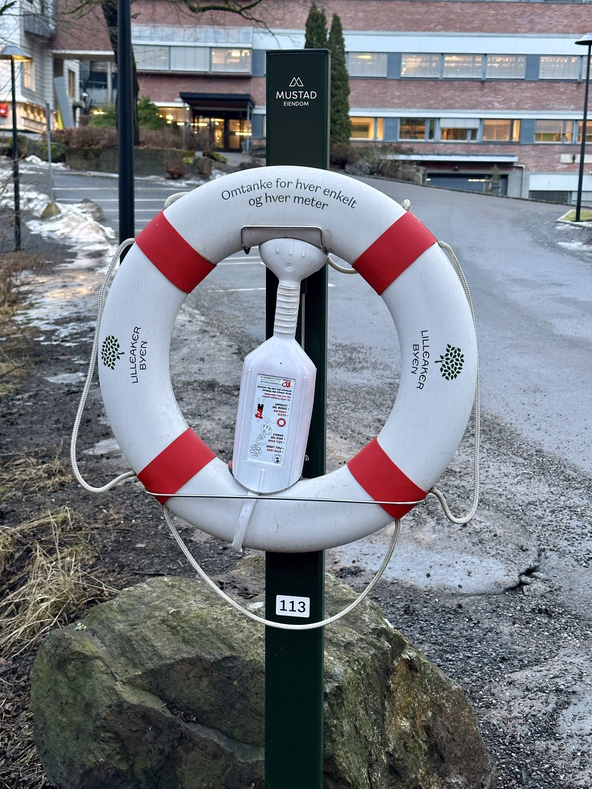 Livbøyer langs elven